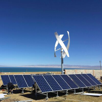 tour de communication soutenue par hybride solaire de vent de 20M 30M pour la station de base d'énergie renouvelable