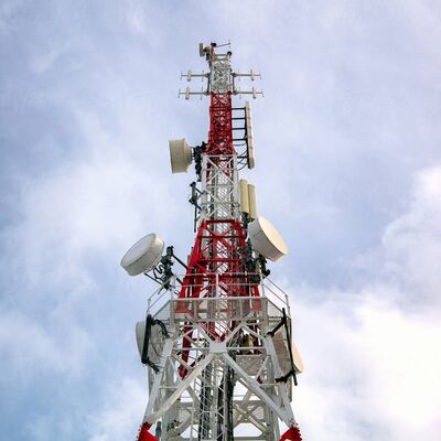 Antenne multi de tour en acier d'angle à 4 pattes galvanisée par immersion chaude de 20 30 40 60 M pour 5G urbain