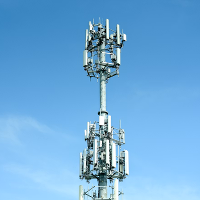 Tour de communication monopôle avancée de 32 M offrant une solidité et une résistance aux chocs supérieures pour une portée efficace du signal