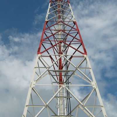 Radio triangulaire haute résolution télécommunications 3 jambes Tubular Steel Tower 40M/S
