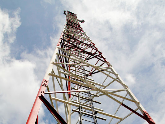 Radio triangulaire haute résolution télécommunications 3 jambes Tubular Steel Tower 40M/S