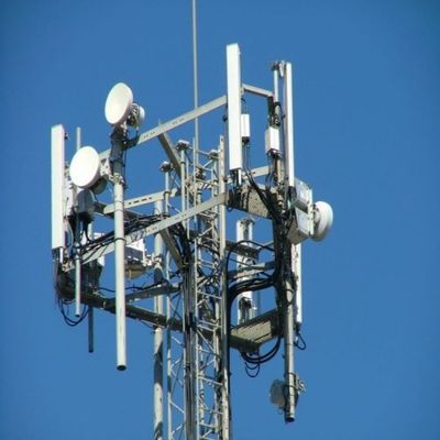 Tour en acier à angle galvanisé à 4 jambes 50M Télécommunication cellulaire Mast angulaire