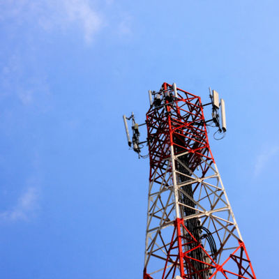 Réseau Wifi mobile 4G 5G GSM Signal radio 4 Léges Angle Tour de télécommunication en acier