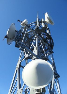 Dessin professionnel Tour d'antenne triangulaire Matériau radome Télécommunications Tour en acier en treillis
