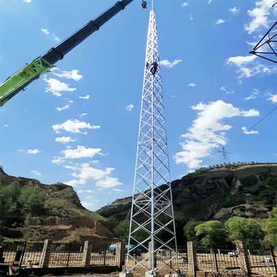 Internet autonome 5G Télécommunication Antenne à 3 pattes Tour d'acier angulaire