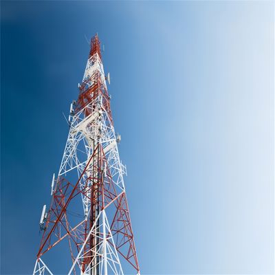 30m 40m 45m 50m 60m 80m Micro-ondes Réseau autoportant Tour 3 Pieds Angle Antenne en acier Tour de télécommunication