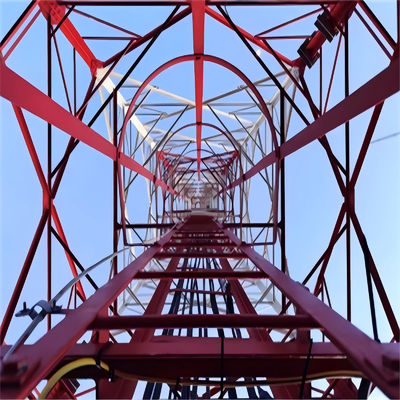 Conception d'un abri de télécommunications 60m 4 jambes tour en acier angulaire en treillis d'angle radio antenne 4g équipement sans fil