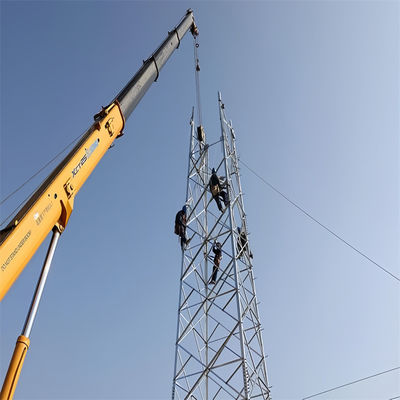 Tour en treillis d'acier Conicité Structure GSM Télécommunications 4 jambes Tour en acier angulaire