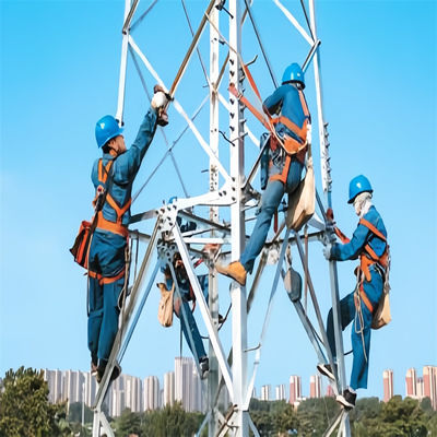 Tour en treillis d'acier Conicité Structure GSM Télécommunications 4 jambes Tour en acier angulaire