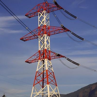 Structure de la sous-station Tour électrique haute tension Galvanisée Pylon ligne électrique Pole Transmission Grille Tour d'angle en acier À vendre