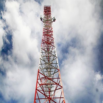 Tour à grille autoportante de 30 m pour la communication Tour GSM en acier angulaire