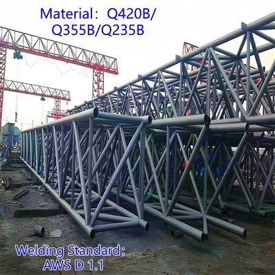 Tour de télécommunications à trois tubes en acier au carbone de 33 m pour signal LTE en zones rurales, résistant au vent