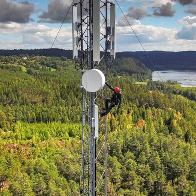 Tour en fil de fer galvanisé dont la conception est conforme aux normes ANSI/TIA-222-G-H-F et EN européennes pour les performances structurelles