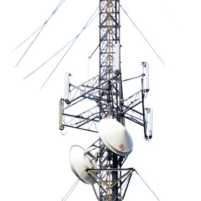 Tour en fil de fer galvanisé dont la conception est conforme aux normes ANSI/TIA-222-G-H-F et EN européennes pour les performances structurelles