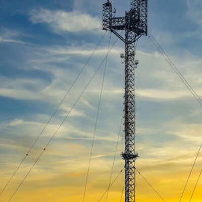 La tour de fil de caoutchouc est fabriquée dans le strict respect des normes internationales, y compris ANSI/TIA-222 EN/1991-1-4