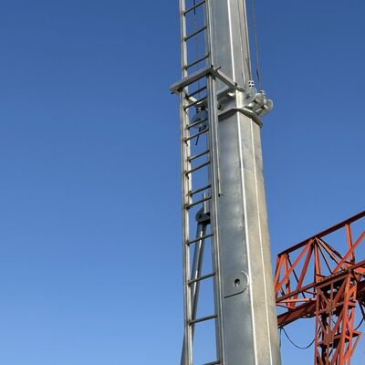Tour télescopique monopole 15-25M Chariot en acier galvanisé monté sur une antenne de communication 40M/S étanche au vent Certifié ISO