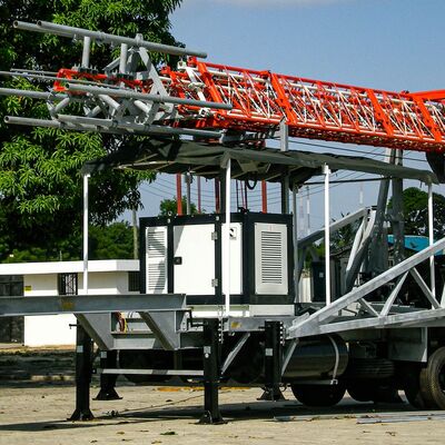 Tour télescopique 15-30M Chariot en acier galvanisé monté Antenne de communication 40M/S étanche au vent