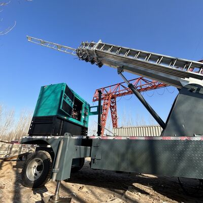 Tour télescopique lourde avec déviation verticale inférieure à un pour mille offrant des performances pour les tâches de communication et d'éclairage
