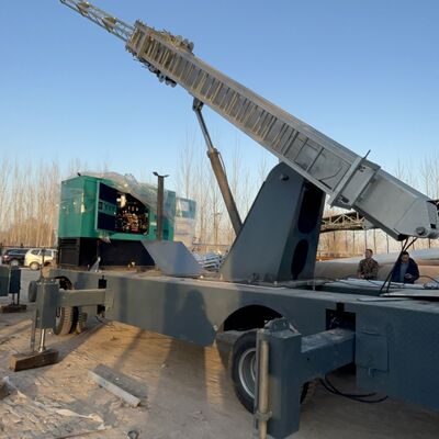 Tour télescopique lourde avec déviation verticale inférieure à un pour mille offrant des performances pour les tâches de communication et d'éclairage