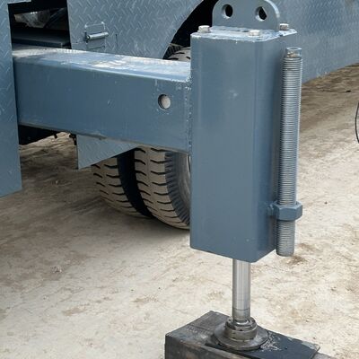 Tour télescopique lourde avec déviation verticale inférieure à un pour mille offrant des performances pour les tâches de communication et d'éclairage