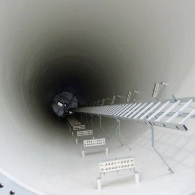 Monopole Tower télécom unité d'axe construite à partir d'acier de catégories Q235 et Q355 répondant aux codes de conception A36 ASTM EN 1991 1 4 et EN 1993 3 1