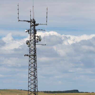 15 25 35M Multi Signal 3 pattes en acier tubulaire galvanisé autosuffisant extérieur 5G 4G Wifi Radio Telecom Tower