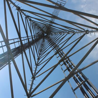 18 28 38M 3 Pieds Tubulaire en acier galvanisé à haute fréquence extérieure 5G 4G Wifi TV Broadcast Communication Tower