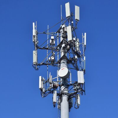 14 20 26M monopole de taille compacte en acier galvanisé autosuffisant extérieur 5G 4G tour de télécommunication par satellite pour petite zone
