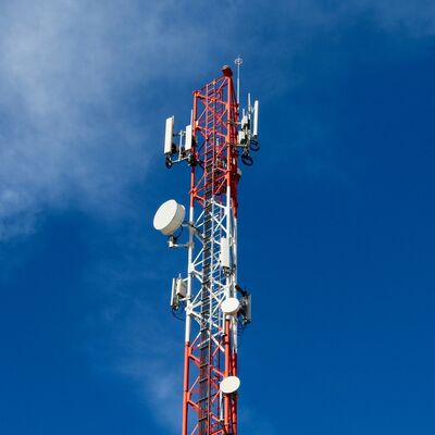 Tour tubulaire en acier de 30M à 3 pieds, conçue pour les applications de télécommunication, de micro-ondes, de surveillance, d'observation et de sécurité