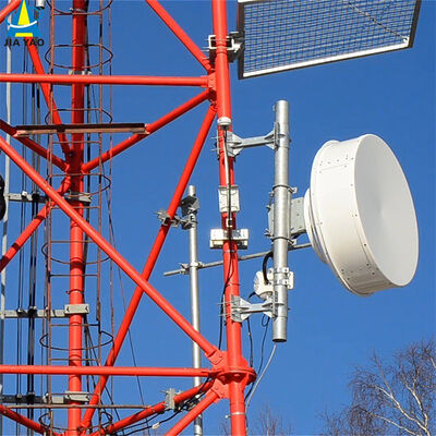 Mât galvanisé autoportant de télécom de tour tubulaire en acier à 3 pattes approprié à la communication extérieure de micro-onde de 5G 4G