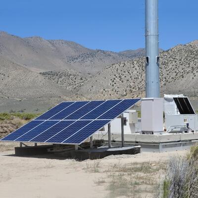 tour de communication soutenue par hybride solaire de vent de 20M 30M pour la station de base d'énergie renouvelable