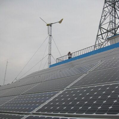 15 22 38M Tour de télécommunication à treillis solaire hors réseau angulaire à 4 pattes avec acier galvanisé et batterie de secours pour la communication d'urgence