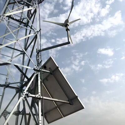 Tour de communication compatible d'énergie renouvelable pour la surveillance du parc solaire de parc éolien