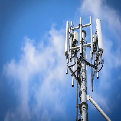 bâti de toit de tour de communication de petites cellules de profil bas unipolaire de 10M 20M pour l'amplification du signal 5G