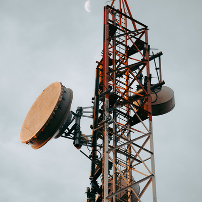 Tour à 3 pattes détachable galvanisée par immersion chaude de 50M rentable pour les télécoms de zone minière