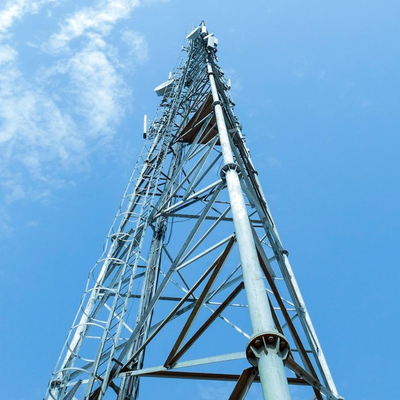 tour galvanisée par 3 tubes de télécom de 44m 54m 66m 74Meter pour le hub 5G de terminal d'autobus