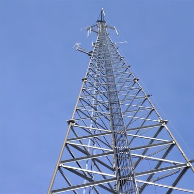 Tour d'antenne radio BTS tubulaire de communication en acier à 3 tubes de 100 pieds HDG pour station de base de télécommunications