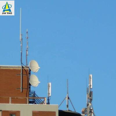 Tour monopôle légère sur toit de 25M 30M 40m pour la densification urbaine de petites cellules 5G avec une petite empreinte de base et de l'acier galvanisé