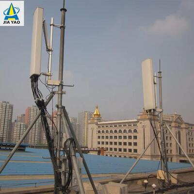 Tour monopôle légère sur toit de 25M 30M 40m pour la densification urbaine de petites cellules 5G avec une petite empreinte de base et de l'acier galvanisé