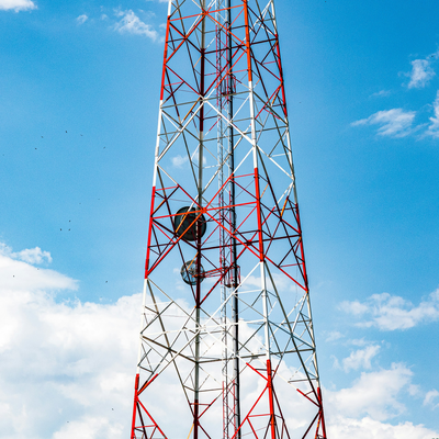 Tour de communication en acier angulaire à 4 pattes de qualité sismique, mât en treillis standard ANSI/TIA-222 pour l'installation d'antenne radio TV
