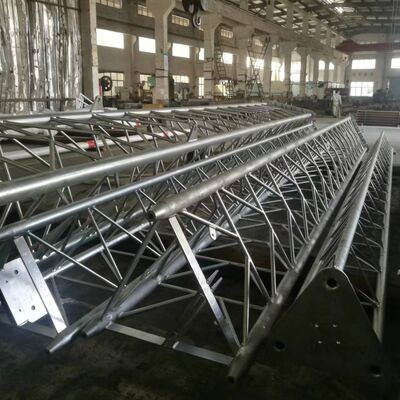 Tour métallique haubanée ultra haute pour la diffusion radio TV longue portée Mât en treillis robuste standard ANSI/TIA-222 avec système d'ancrage en acier trempé