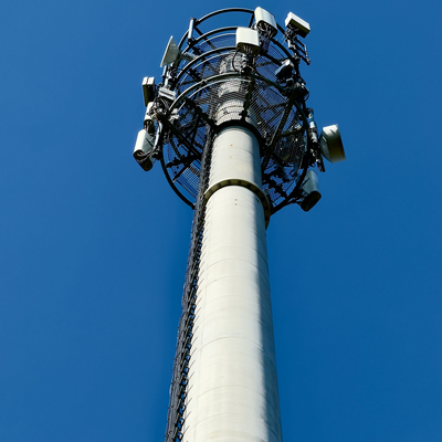 Tour de télécommunications monopôle de qualité industrielle de 20 à 40 m avec échelle d'escalade interne et plate-forme de maintenance pour station de base Urban Smart City
